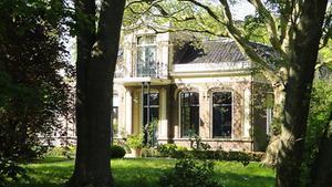 Pastoriebewoners in de PKN dreigen onevenredig getroffen te worden door nieuwe financiële afspraken. beeld elfstedenstate.nl