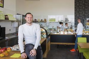 Broodjeszaakondernemer Mikel Schutte ziet markt voor zeker honderd filialen. „Bij gemeentehuizen, ROC’s, pretparken: noem maar op.” beeld RD, Henk Visscher
