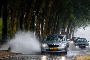 Ovestroomde straten na forse regenval in Geldrop, augustus 2018Beeld ANP, Rob Engelaar