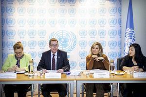 Koningin Máxima maandagmorgen in de Jordaanse hoofdstad Amman tijdens een rondetafelgesprek met ontwikkelingspartners. Ze bezoekt het Midden-Oosten als speciale pleitbezorger van de VN-secretaris-generaal voor inclusieve financiering voor ontwikkeling. beeld ANP, Patrick van Katwijk