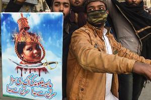 Protesten tegen de vrijlating van Asia Bibi, vrijdag in Pakistan. beeld AFP, Arif Ali