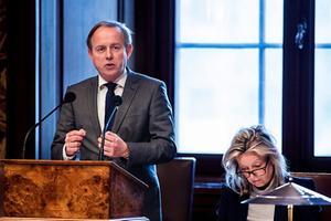 Van der Staaij en Ollongren, beeld Dirk Hol.