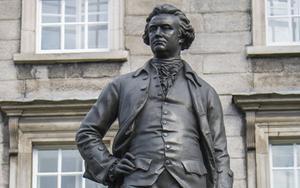 Standbeeld van Edmund Burke in zijn geboortestad Dublin. beeld Wikimedia