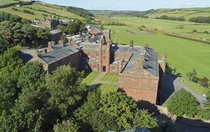 St. Bees in Cumberland, de geboorteplaats van Edmund Grindal. beeld Wikimedia