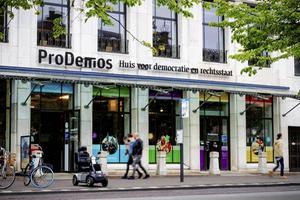 De onafhankelijkheid van de onderzoekscommissieleden staat vaak ter discussie. Zo onderzoekt Tjibbe Joustra ProDemos, waar VVD-partijgenoot Ed Nijpels voorzitter is van de Raad van Toezicht. beeld ANP, Robin van Lonkhuijsen
