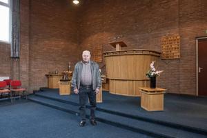 In de christelijke gereformeerde kerk (cgk) te Nieuw-Amsterdam is zondag de laatste kerkdienst gehouden. Kees Luth (82) was tot dit voorjaar ouderling van de gemeente, samen met W. Spiegelaar. beeld Sjaak Verboom
