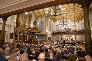Optreden van het Groot Nederlands Johannes de Heer Koor in de Grote Kerk in Apeldoorn. beeld Groot Nederlands Johannes de Heer Koor