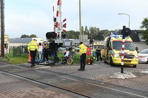 Een moeder en haar kind zijn vrijdagochtend gewond geraakt na een ongeval met een vrachtwagen. beeld ANP MEDIATV