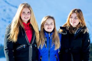 Ariane tussen haar zussen. beeld ANP