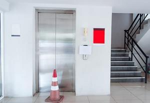 Bij stroomuitval worden we er hard mee geconfronteerd hoe afhankelijk we zijn van technologie. Computers, koffieautomaten, liften, alles valt stil. beeld iStock