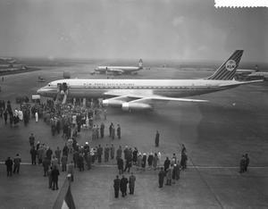 Aankomst van de eerste KLM DC8 op Schiphol, 25 maart 1960.  beeld Wikimedia