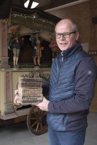 Michiel Bontan voor het ”Psalmorgel van Koppelaar”. beeld Sjaak Verboom