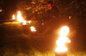 Fruittelers in de Betuwe zetten in 2017 warmteblazers en vuurpotten in om de kersenbomen te beschermen tegen de nachtvorst. beeld ANP/VidiPhoto