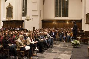 In de Jacobikerk in Utrecht vond een debat over geluk plaats. De kerk was voor de zevenhonderd bezoekers bijna te klein. beeld RD, Anton Dommerholt