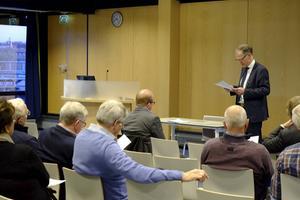 Prof. dr. W. H. Th. Moehn was woensdagavond een van de sprekers op een bijeenkomst in Ede het kader van 400 jaar Dordtse synode. beeld RD