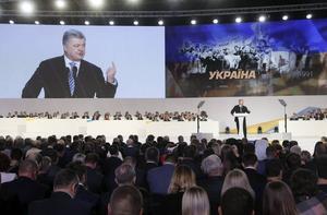 Algemeen wordt verwacht dat na de Oekraïense presidentsverkiezingen van 31 maart beleidsmatig alles bij het oude zal blijven. Foto: de huidige president Poroshenko stelt zich officieel kandidaat. beeld EPA, Sergey Dolzhenko