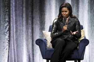 Michelle Obama sprak woensdagavond in het Amsterdamse Ziggo Dome over haar autobiografie ”Becoming”, dat in Nederland onder de titel ”Mijn Verhaal” uitkomt. beeld ANP, Remko de Waal