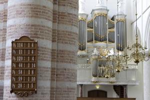 Het is wonderlijk dat God vroeger sprak door de psalmen en dat Hij dat nog steeds doet. Foto: interieur Grote kerk Tholen. beeld RD, Anton Dommerholt