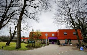 De forensisch psychiatrische kliniek in Den Dolder waar Michael P. zat om zich voor te bereiden op een terugkeer in de maatschappij. Uit het rapport van de Onderzoeksraad voor Veiligheid bleek onder andere dat hij in de kliniek niet werd behandeld voor zijn zedenverleden.  beeld ANP, Robin van Lonkhuijsen