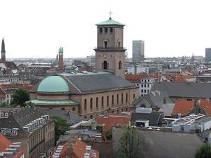 Onderzoeksbureau Pew voerde een studie uit naar kerkbelasting in zes Europese landen. Foto: de Dom in Kopenhagen. beeld Wikimedia