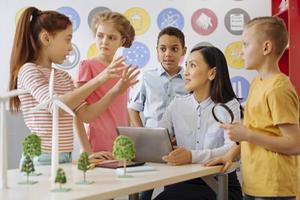 Hoogbegaafde kinderen weten vaak zelf heel goed wat er scheelt en kunnen aangeven wat ze nodig hebben. beeld iStock