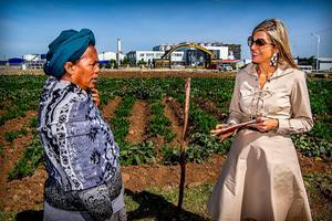 Koningin Máxima bezoekt een bierbrouwerij tijdens haar bezoek aan Ethiopië. beeld ANP