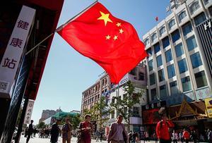 Een ”sociaal kredietsysteem” is volgens de Chinese overheid noodzakelijk voor het „bouwen van een harmonieuze socialistische samenleving”. Foto: winkelstraat in Beijing. beeld EPA, Rolex Dela Pena