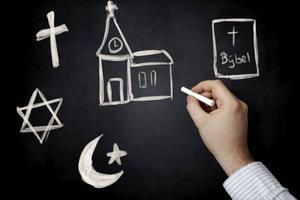 Dr. ir. Joantine Berghuijs presenteert woensdagavond in Amsterdam haar studie ”Meervoudig religieus: Spirituele openheid en creativiteit onder Nederlanders”. Het onderzoek laat zien dat een aanzienlijk deel van de bevolking elementen uit verschillende godsdiensten combineert. beeld RD, Jos Ansink