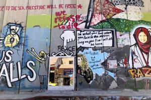 Graffiti op een muur in Bethlehem. beeld Alfred Muller