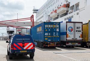 Vrachtwagens in de haven van Hoek van Holland. Archiefbeeld ANP