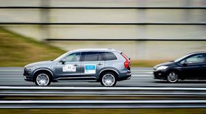 Een zelfrijdende auto op de A2. beeld ANP