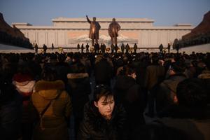 Noord-Koreanen moeten het voorlopig met een voedselrantsoen van 300 gram per dag stellen. beeld AFP, Ed Jones