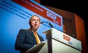 „Zolang de SGP artikel 36 van de NGB en de daarmee samenhangende onderdelen in het program van beginselen handhaaft, is er sprake van een principiële strijdigheid met de beginselen van de rechtsstaat.” Foto: fractieleider Van der Staaij spreekt op de SGP-partijdag in april 2018 in Nieuwegein. beeld ANP, Lex van Lieshout