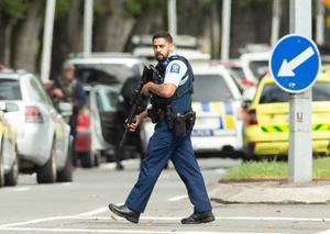 In de moskee in de wijk Linwood in het oosten van Christchurch kwamen zeker tien mensen om. beeld EPA