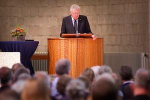 Ds. J. J. van Eckeveld tijdens het symposium ter gelegenheid van zijn veertigjarig ambtsjubileum, in 2016 in Zeist. beeld RD, Henk Visscher