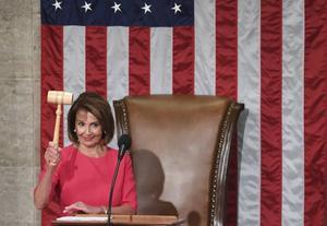 De ervaren voorzitter van het Huis van Afgevaardigden Nancy Pelosi is er niet in de eerste plaats op uit om de president naar huis te sturen. beeld AFP, Saul Loeb