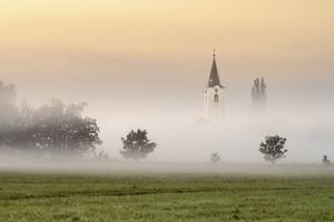 Zal de kerk van de Heere Jezus Christus, dwars tegen de cultuur in, haar heldere getuigenis bewaren en dit getuigenis doen horen aan een wereld die langs een hellend vlak op weg lijkt naar de ondergang? beeld iStock