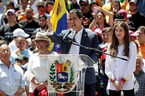 Interim-president Juan Guaidó en zijn vrouw. beeld EPA