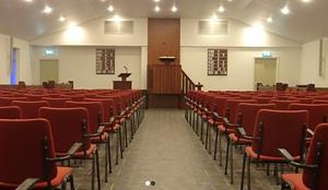 Interieur van de hersteld hervormde Rehobothkerk te Waardenburg. beeld via www.hhghaaften-waardenburg.nl