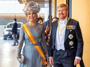 Koning Willem-Alexander en koningin Máxima arriveren bij het keizerlijk paleis in Tokio. beeld ANP