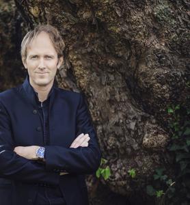 Patrick van der Linden viert zaterdag in Gouda zijn 25-jarig jubileum als dirigent. „Ik durf te zeggen dat ik de ”Hohe Messe” van Bach met al mijn koren kan zingen.” beeld Hans van der Woerd