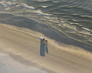 Strand Ameland. beeld Flying Focus