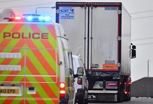 De vrachtwagen waarin de lichamen werden gevonden. beeld EPA