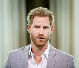 Volgens prins Harry moeten mensen vooral niet stoppen met reizen. „Reizen heeft de ongeëvenaarde kracht om de geest van mensen open te stellen voor verschillende culturen, nieuwe ervaringen en een diepe waardering te hebben voor wat onze wereld te bieden heeft.” beeld ANP