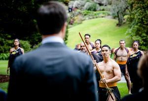 Premier Mark Rutte krijgt een traditionele Maori welkomstceremonie bij aankomst bij het Government House. Rutte brengt een tweedaags bezoek aan Nieuw-Zeeland. beeld ANP