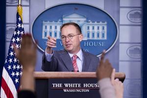 Stafchef Mick Mulvaney tijdens een persconferentie vorige week. Het gerucht gaat dat Trump van plan is hem te vervangen. beeld EPA, Michael Reynolds