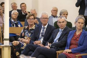 Nico de Waal met zijn vrouw (links op voorste rij) tijdens een afscheidsbijeenkomst in Amersfoort.  beeld RD, Anton Dommerholt