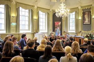 In de doopsgezinde kerk in Groningen vond woensdag de opening van het academische jaar van de Faculteit godgeleerdheid en godsdienstwetenschappen van de Rijksuniversiteit Groningen (RUG) en de Protestantse Theologische Universiteit (PThU) in Groningen plaats.  beeld Sjaak Verboom