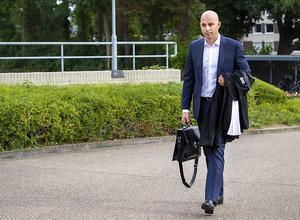 Advocaat Serge Weening van Thijs H. komt aan bij de rechtbank voor de pro-formazitting in de strafzaak tegen Thijs H.. De Hagenaar wordt verdacht van het doden van een vrouw in de Scheveningse Bosjes en van het doden van een vrouw en een man op de Brunssummerheide. beeld ANP
