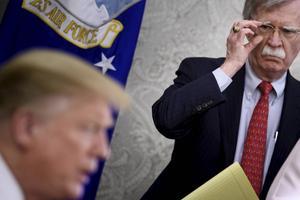 De Amerikaanse veiligheidsadviseur John Bolton (r.) is Trumps derde nationaal veiligheidsadviseur die vertrekt. beeld AFP, Brendan Smialowski